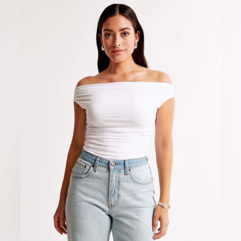 NWT Off-the-Shoulder Ruched Top - Picture 2 of 6